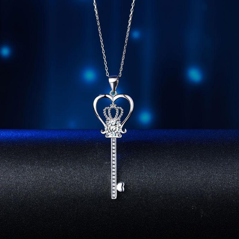 Love Twist Diamond Pendant for Women under 40K - Candere by Kalyan Jewellers
