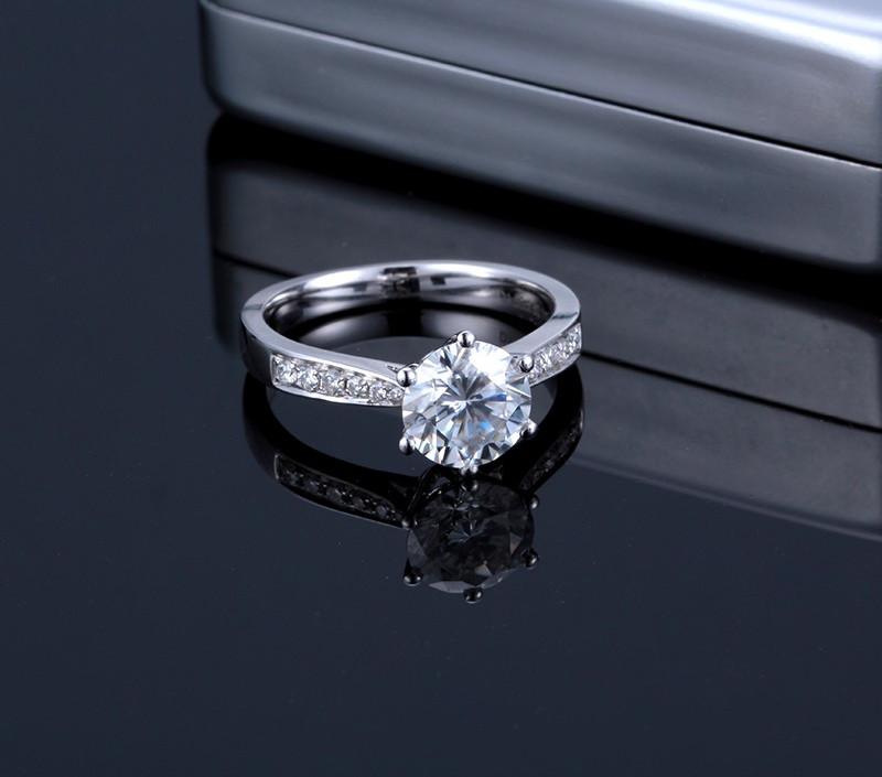 1.00ct Classic Round Cut Moissanite Engagement Ring, Available in White Gold or Platinum